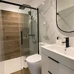 Elegante Vue A 300 M Du Centre ,jardin Clos, Terrasse, Parking Gratuit,2 Chambres,2 Sdb Βίλα