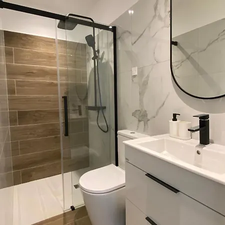 Elegante Vue A 300 M Du Centre ,jardin Clos, Terrasse, Parking Gratuit,2 Chambres,2 Sdb Villa
